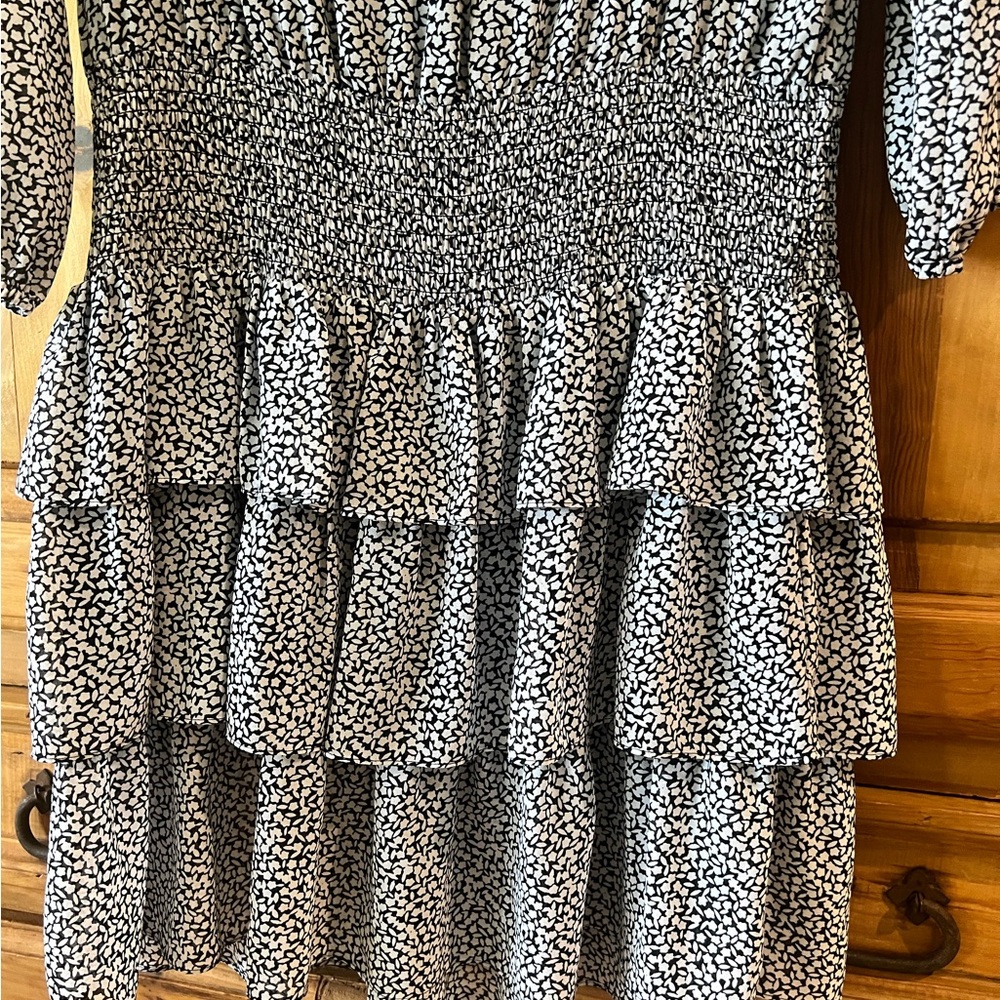 Michael Kors Sunari Navy & White Floral Off the Shoulder Dress Size: Medium - Picture 5 of 14